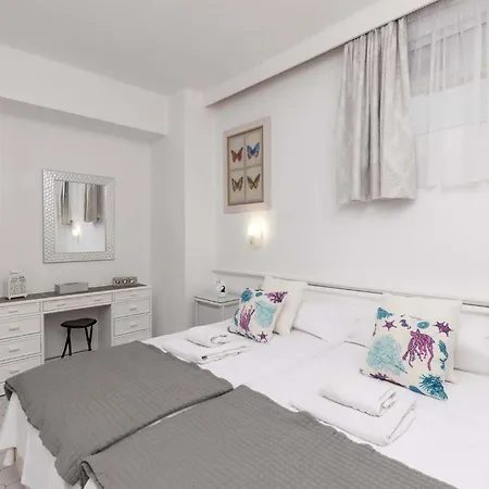 Club Atlantis 78 - One Bed