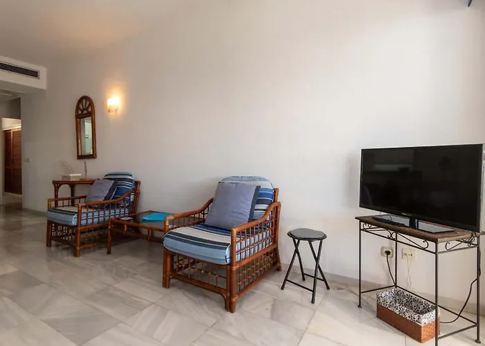 Club Atlantis 78 - One Bed Адехе