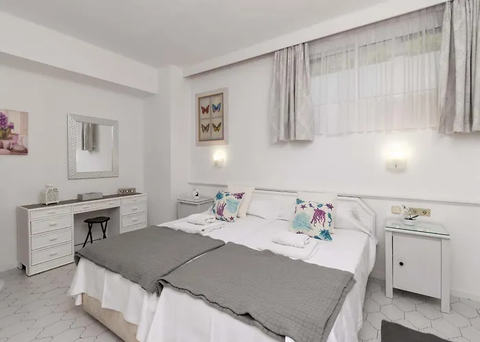 Club Atlantis 78 - One Bed *